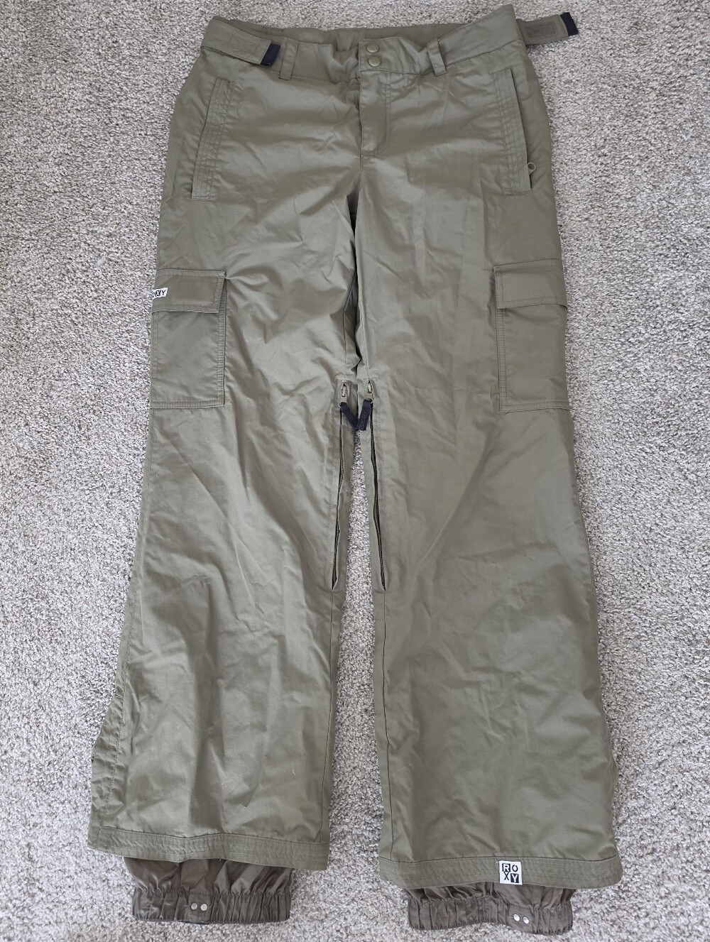 Roxy Utility 5,000mm Insulated Cargo Snow Pants in an olive/khaki green colorway
